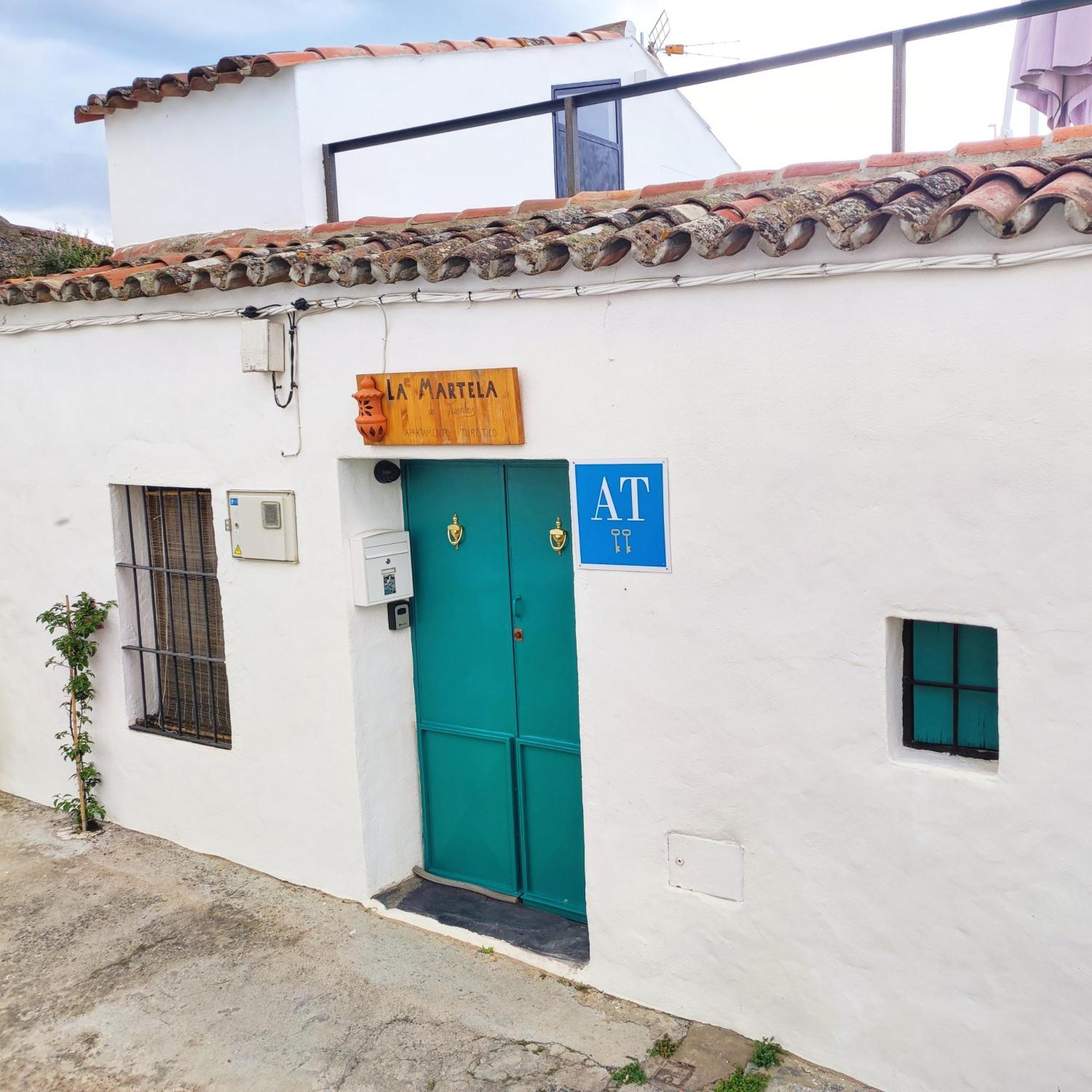 Вилла La Martela De Fuentes Casa De Diseno Rural Фуэнтес-де-Леон Экстерьер фото